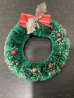 Vtg. Mid-century Bottle brush Christmas wreath ornament made in Japan